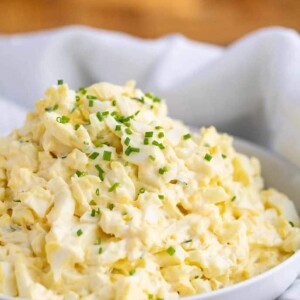 Egg and chicken Mayo : boiled sliced eggs